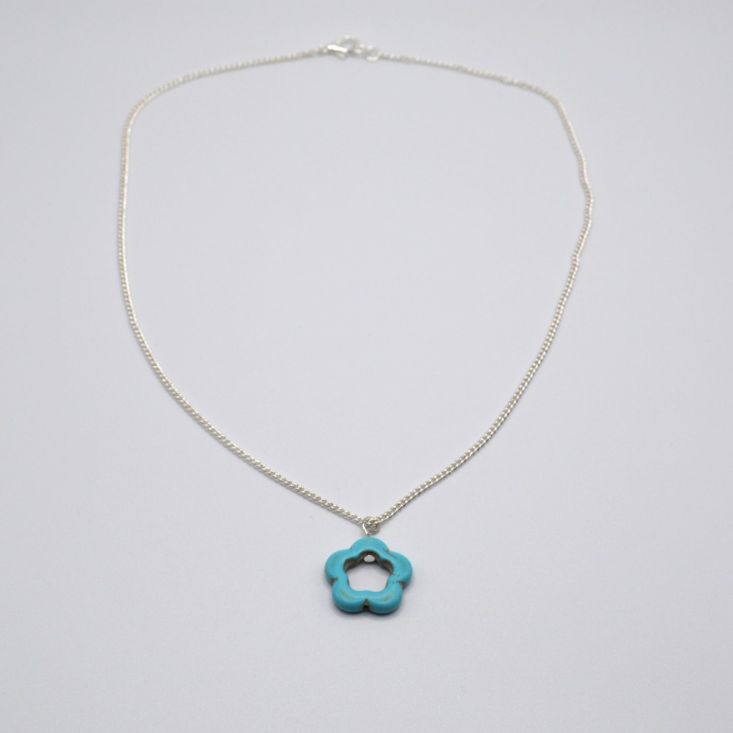 Small Magnesite Flower Pendant Necklace (Turquoise)