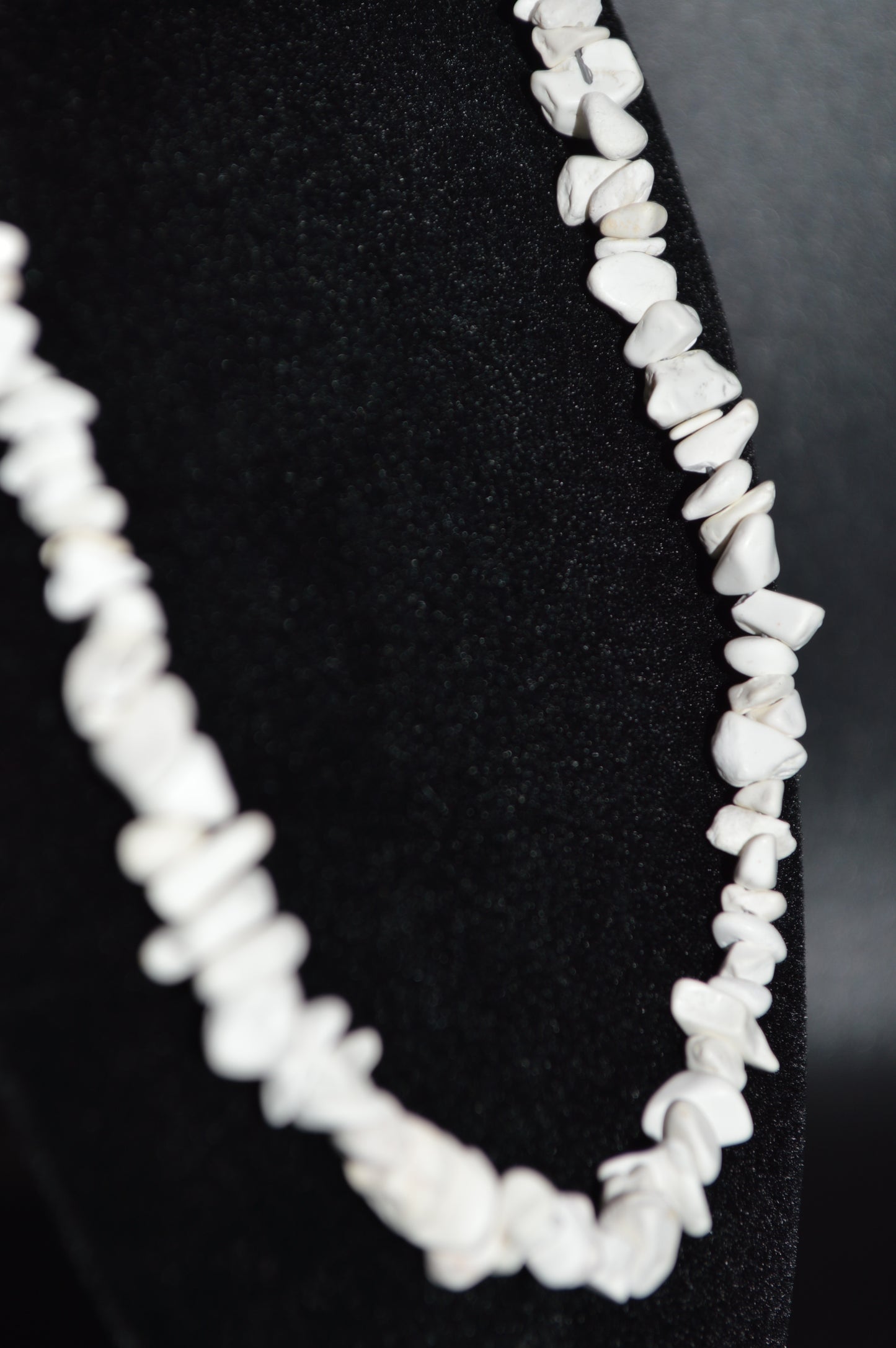 Magnesite Chips Necklace (White 18.5 inches)