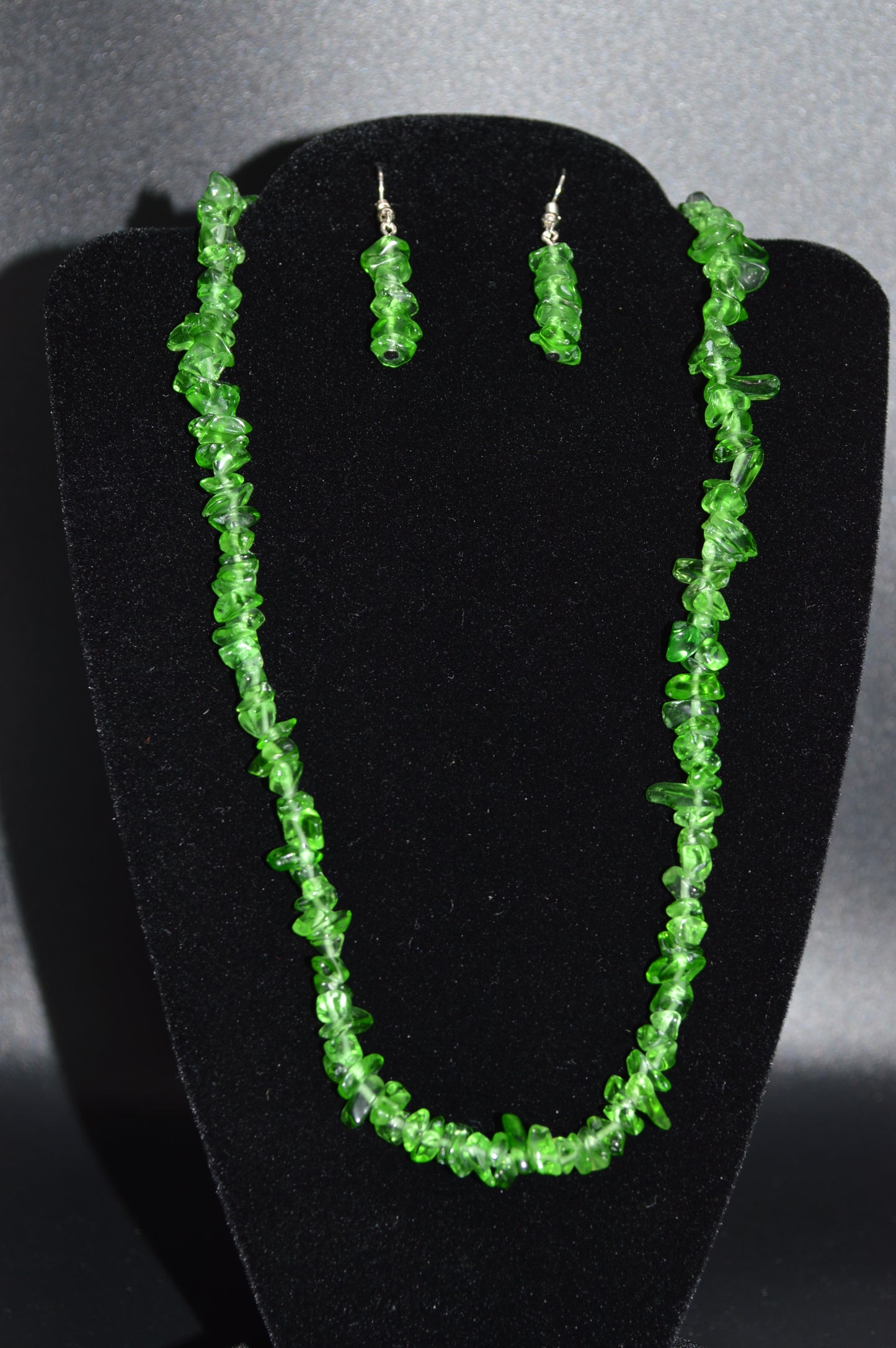 Glass Chips Necklace and Earring Set (Green 18 inches)