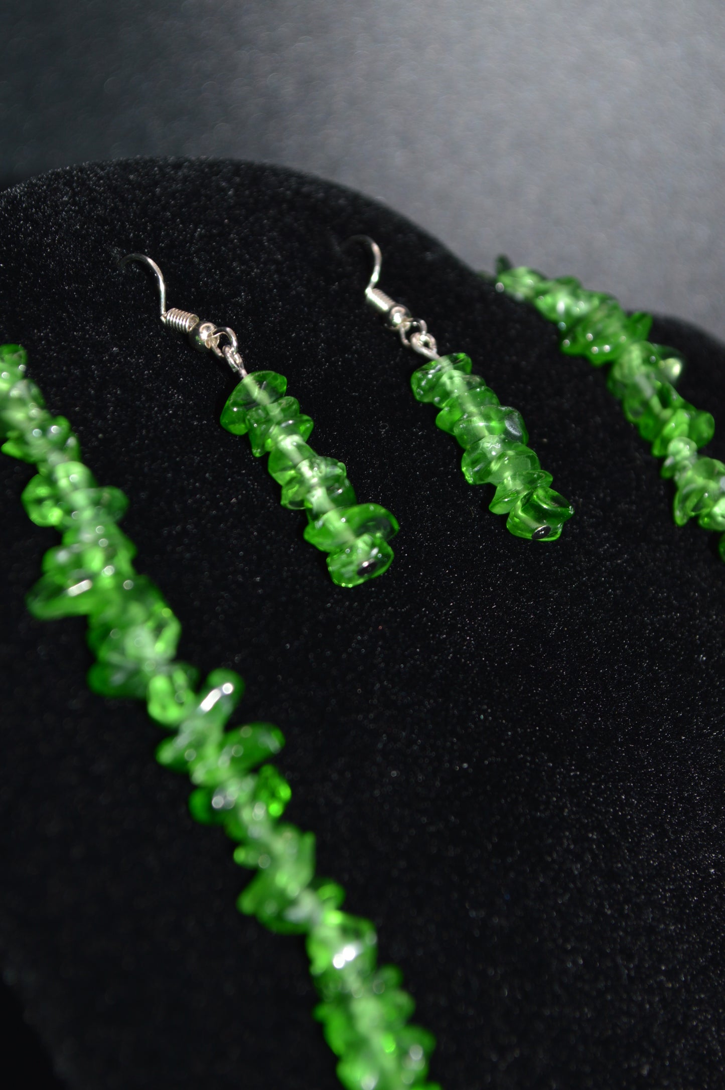 Glass Chips Necklace and Earring Set (Green 18 inches)