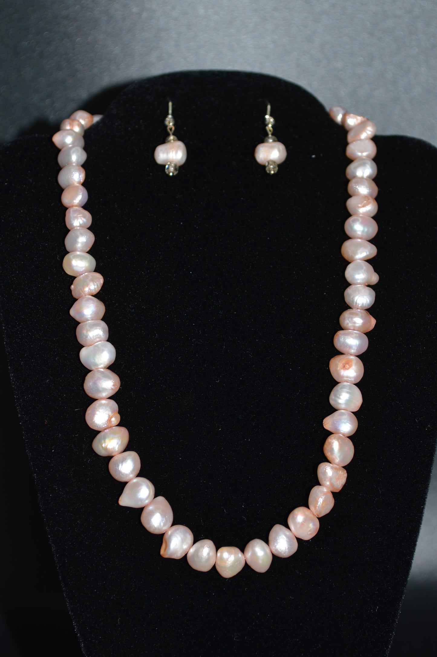 Freshwater Cultured Pearl Necklace and Earring Set (Mauve)