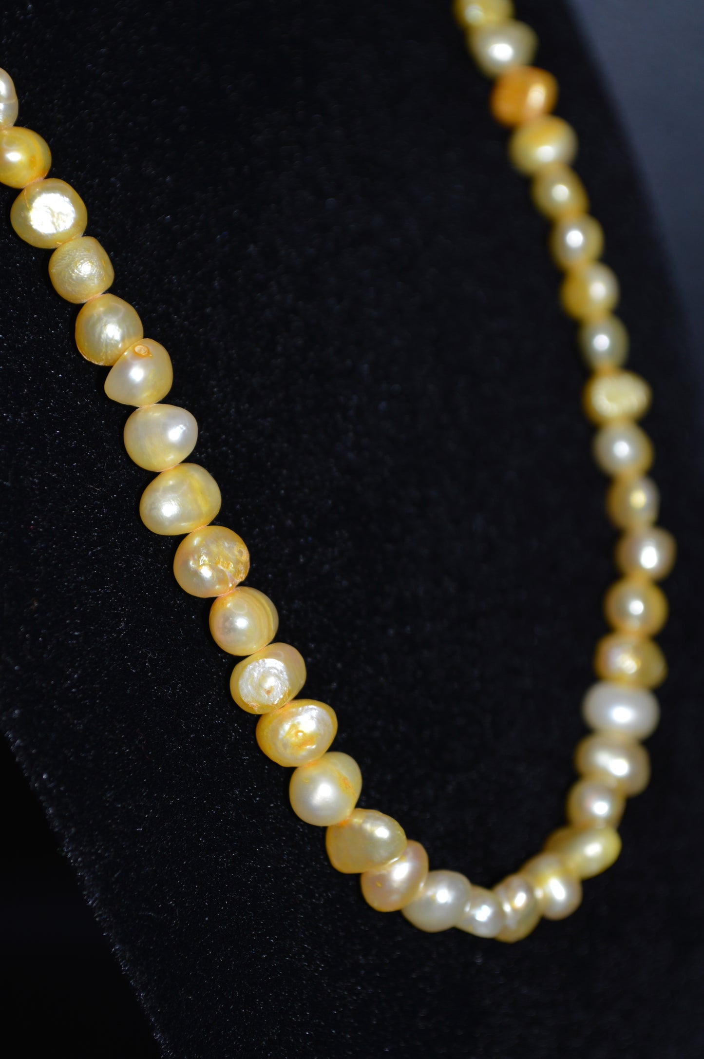 Freshwater Cultured Pearl Necklace and Earring Set (Jonquil yellow)