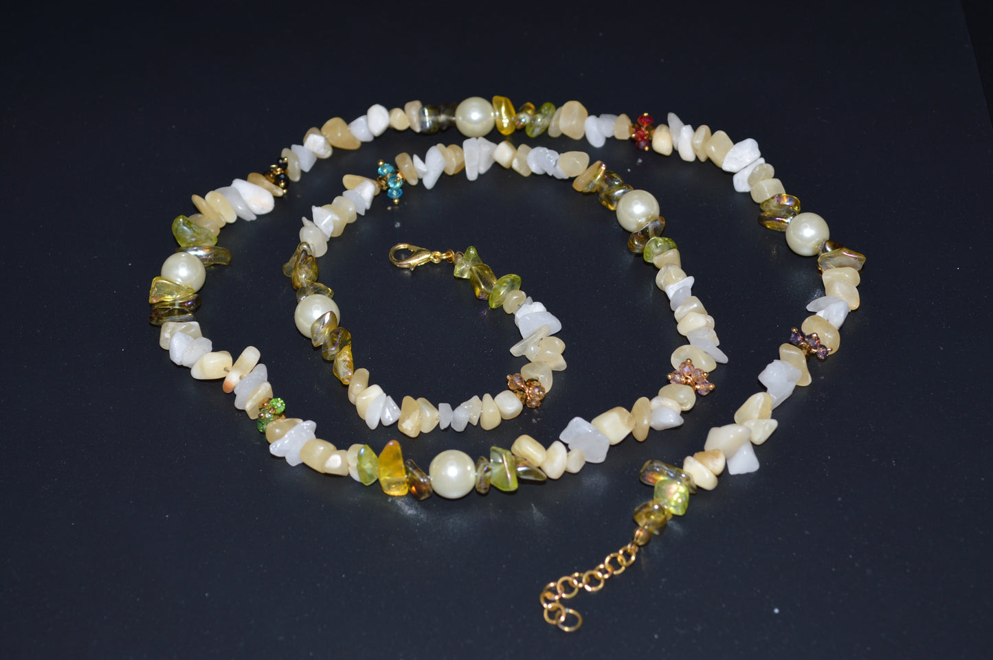 Aragonite and Snow Quartz Necklace and Earring Set (Cream)